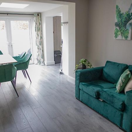 Wave Stays - Ground Floor Apartment - Outside Seating Area クリーブリーズ エクステリア 写真
