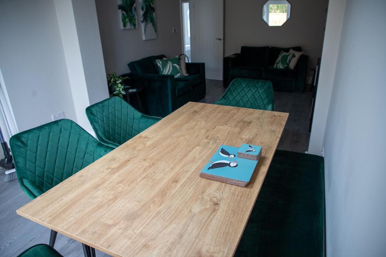 Wave Stays - Ground Floor Apartment - Outside Seating Area クリーブリーズ エクステリア 写真